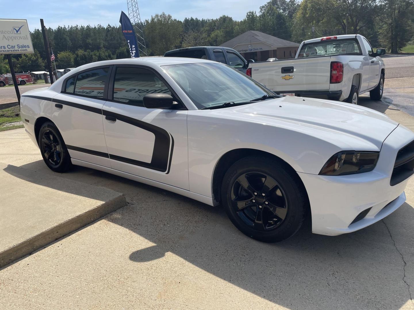 2014 White /Black Dodge Charger SE (2C3CDXBG9EH) with an 3.6L V6 DOHC 24V engine, 5-Speed Automatic transmission, located at 204 Hwy. 16 East, Carthage, MS, 39051, (601) 267-7277, 0.000000, 0.000000 - Photo#1