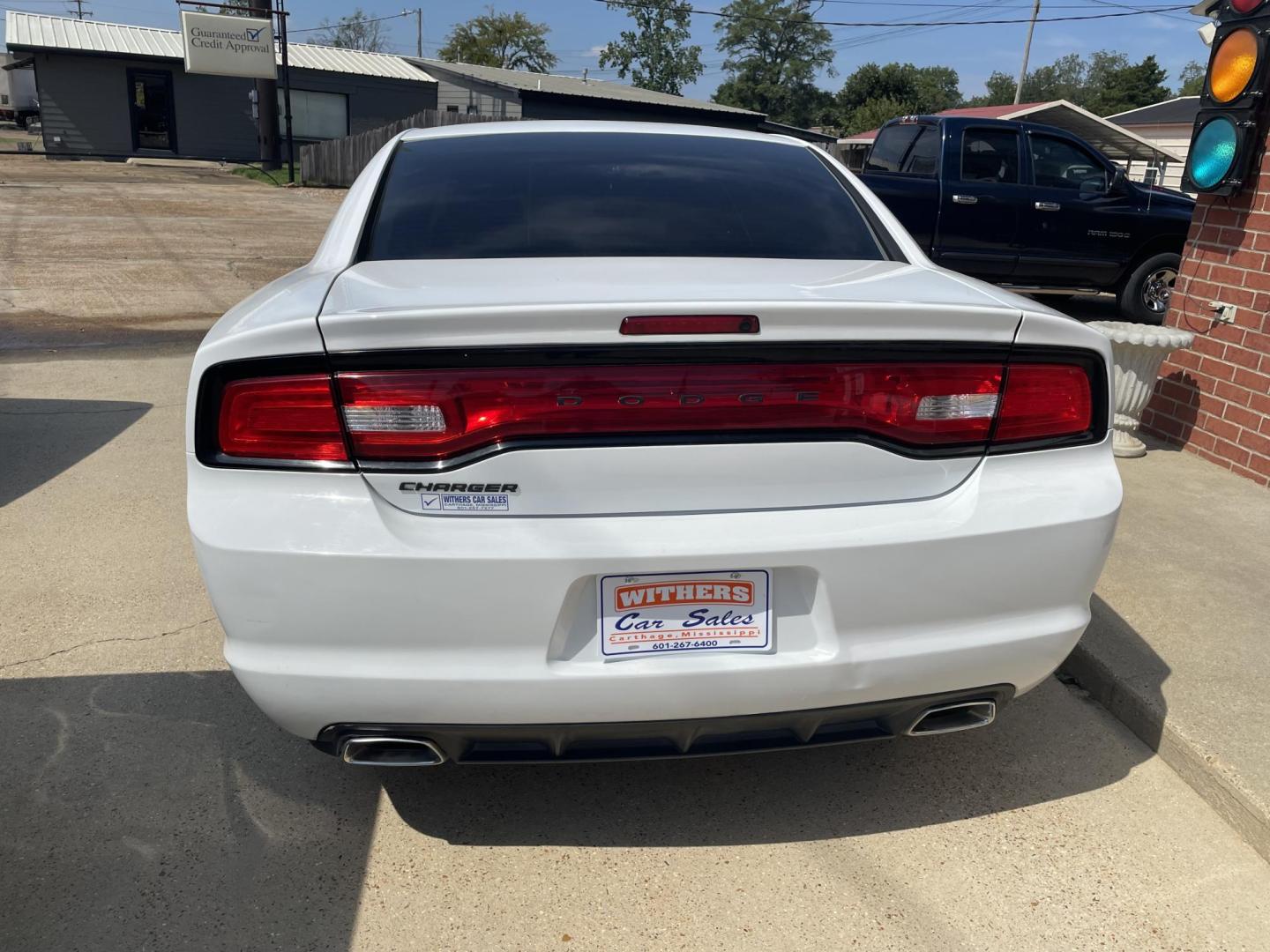 2014 White /Black Dodge Charger SE (2C3CDXBG9EH) with an 3.6L V6 DOHC 24V engine, 5-Speed Automatic transmission, located at 204 Hwy. 16 East, Carthage, MS, 39051, (601) 267-7277, 0.000000, 0.000000 - Photo#3