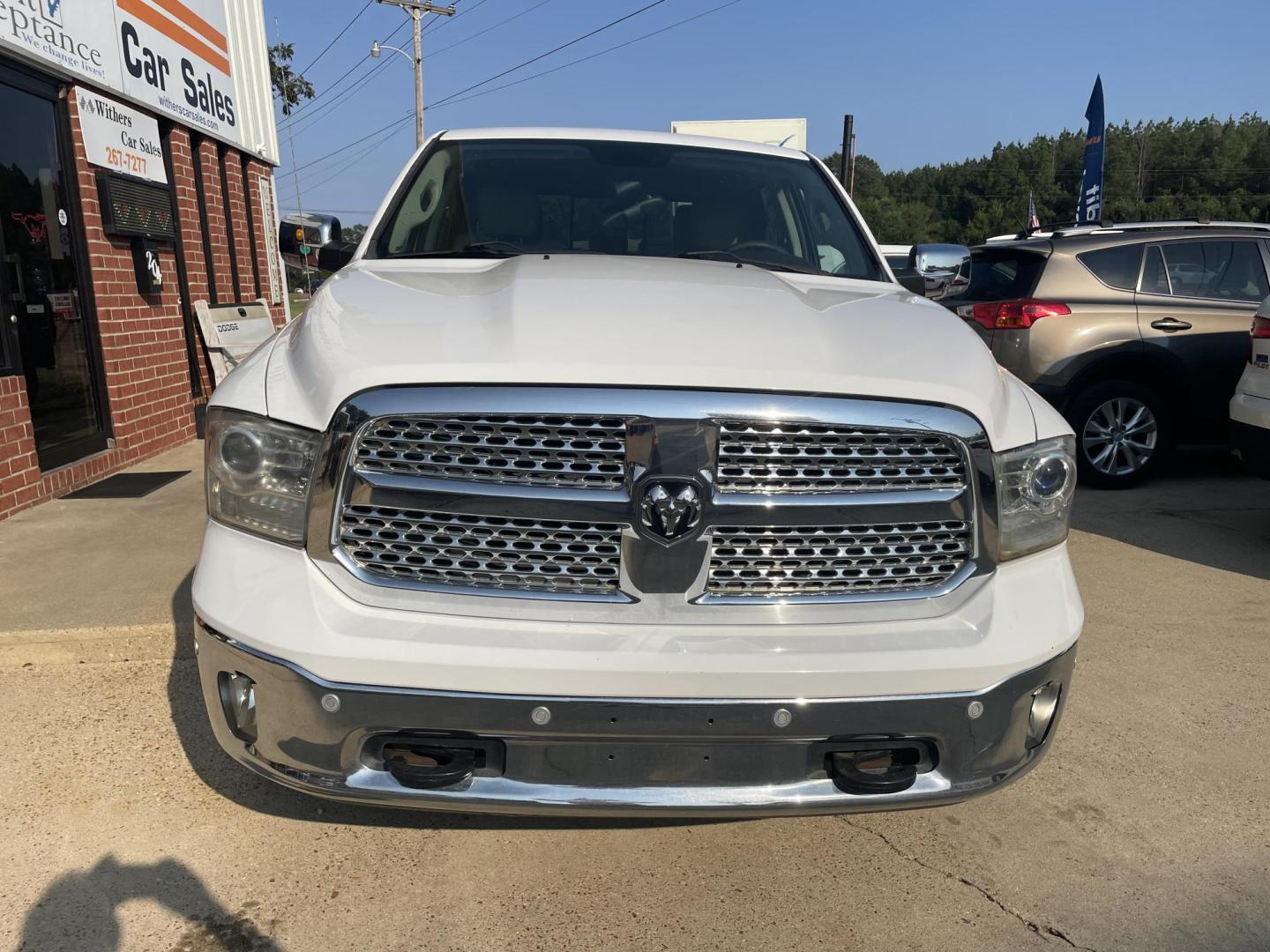 2014 White /Tan RAM 1500 Laramie Crew Cab SWB 4WD (1C6RR7NT0ES) with an 5.7L V8 OHV 16V engine, 6-Speed Automatic transmission, located at 204 Hwy. 16 East, Carthage, MS, 39051, (601) 267-7277, 0.000000, 0.000000 - Photo#2