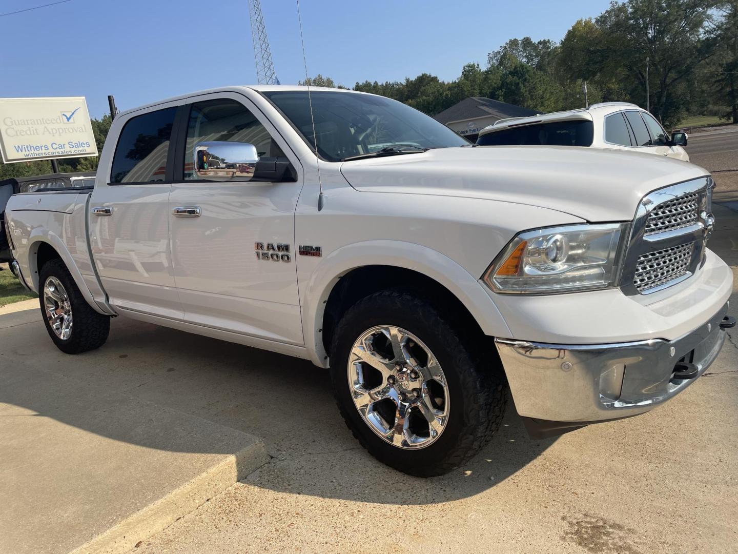 2014 White /Tan RAM 1500 Laramie Crew Cab SWB 4WD (1C6RR7NT0ES) with an 5.7L V8 OHV 16V engine, 6-Speed Automatic transmission, located at 204 Hwy. 16 East, Carthage, MS, 39051, (601) 267-7277, 0.000000, 0.000000 - Photo#1