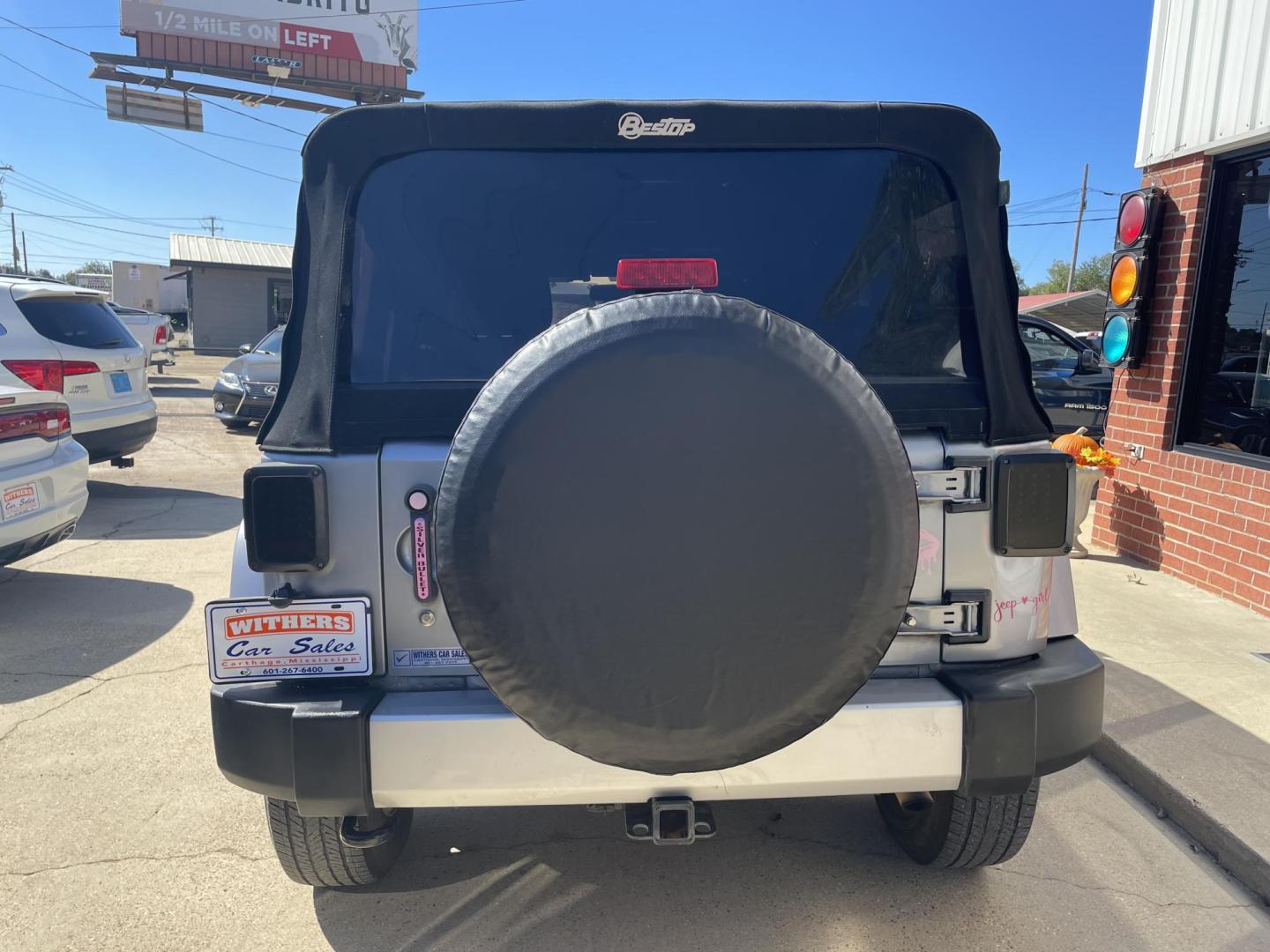 2015 Silver /Black Jeep Wrangler Unlimited Sahara 4WD (1C4BJWEGXFL) with an 3.6L V6 DOHC 24V FFV engine, Auto transmission, located at 204 Hwy. 16 East, Carthage, MS, 39051, (601) 267-7277, 0.000000, 0.000000 - Photo#3