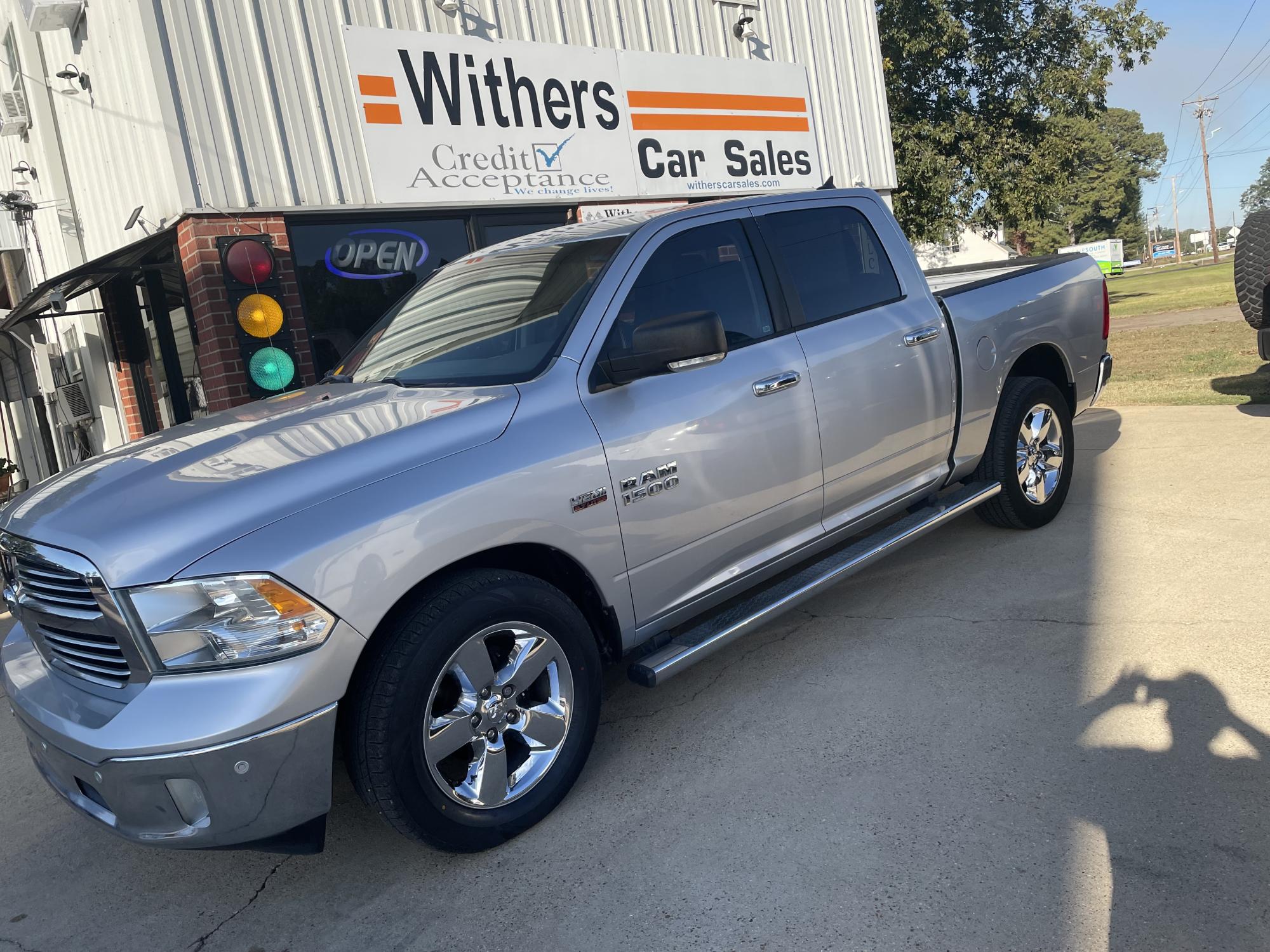 photo of 2016 RAM 1500 SLT Crew Cab SWB 2WD