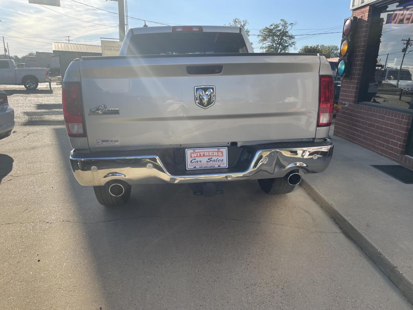 2016 White /Tan RAM 1500 SLT Crew Cab SWB 2WD (1C6RR6LT6GS) with an 5.7L V8 OHV 16V engine, 6A transmission, located at 204 Hwy. 16 East, Carthage, MS, 39051, (601) 267-7277, 0.000000, 0.000000 - Photo#3