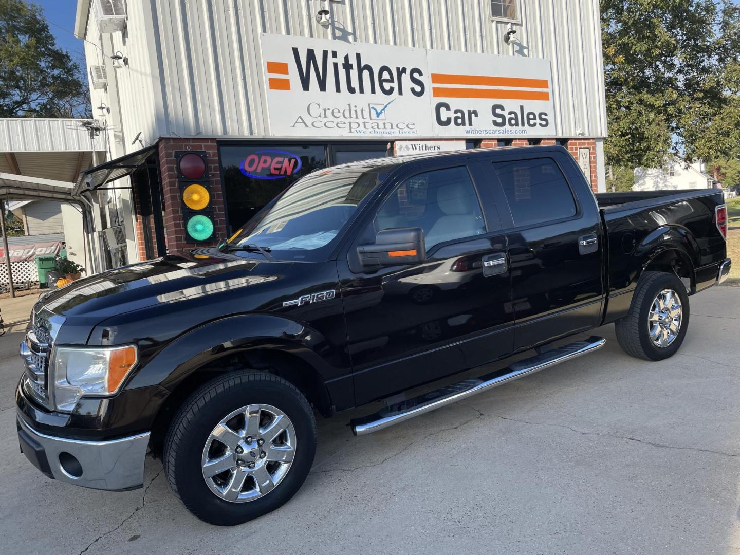 2013 Black /Tan Ford F-150 FX2 SuperCrew 5.5-ft. Bed 2WD (1FTFW1CF4DF) with an 5.0L V8 engine, 6-Speed Automatic transmission, located at 204 Hwy. 16 East, Carthage, MS, 39051, (601) 267-7277, 0.000000, 0.000000 - Photo#0