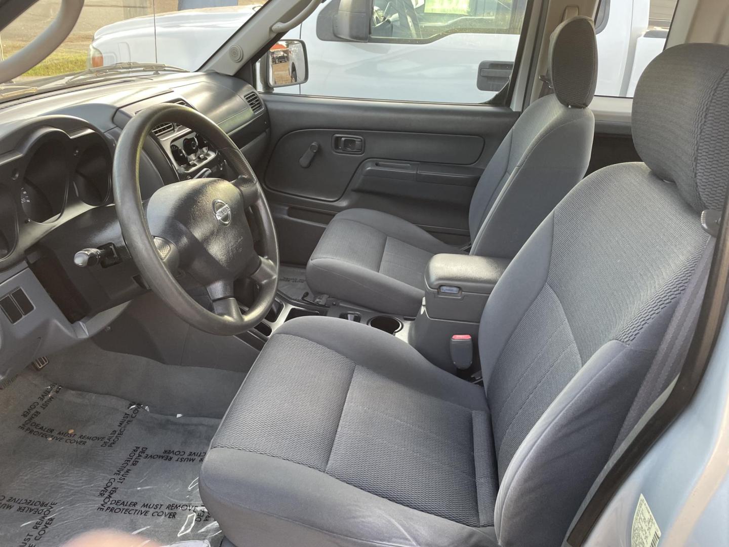 2003 Silver /Gray Nissan Frontier King Cab 2WD (1N6DD26T33C) with an 2.4L L4 DOHC 16V engine, Standard transmission, located at 204 Hwy. 16 East, Carthage, MS, 39051, (601) 267-7277, 0.000000, 0.000000 - Photo#4