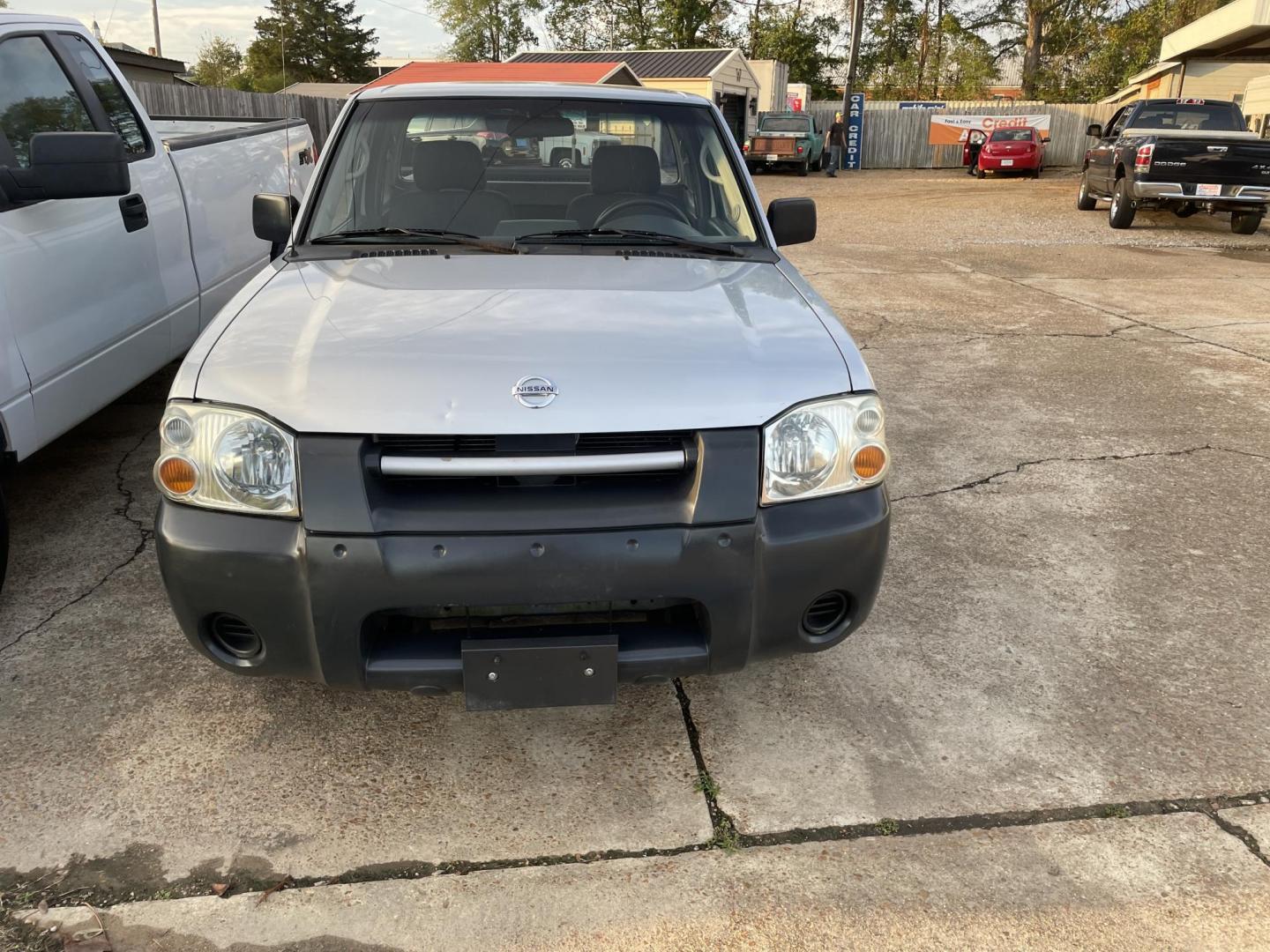 2003 Silver /Gray Nissan Frontier King Cab 2WD (1N6DD26T33C) with an 2.4L L4 DOHC 16V engine, Standard transmission, located at 204 Hwy. 16 East, Carthage, MS, 39051, (601) 267-7277, 0.000000, 0.000000 - Photo#2