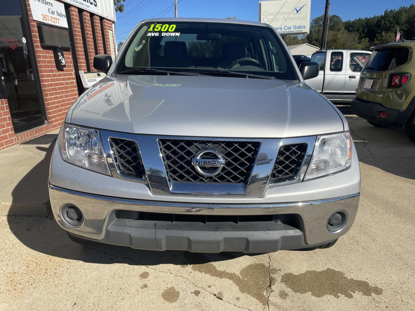 2011 Silver /Gray Nissan Frontier S Crew Cab 2WD (1N6AD0ER7BC) with an 4.0L V6 DOHC 24V engine, 5-Speed Automatic transmission, located at 204 Hwy. 16 East, Carthage, MS, 39051, (601) 267-7277, 0.000000, 0.000000 - Photo#2