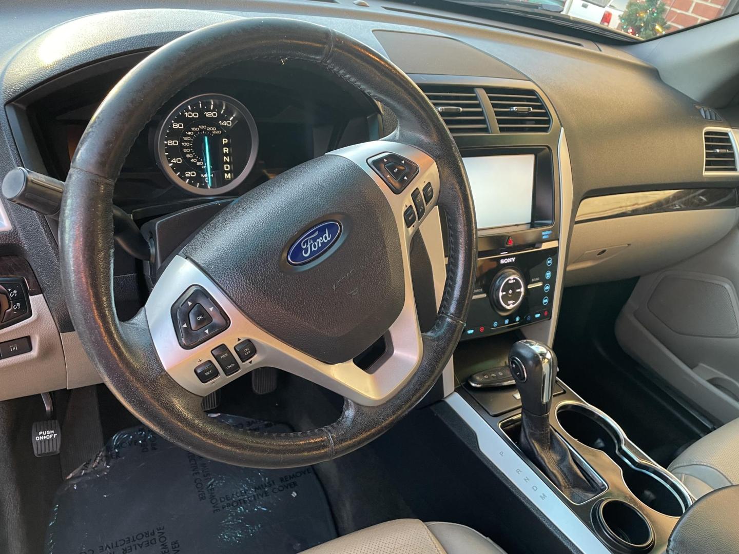 2015 White /Beige Ford Explorer Limited FWD (1FM5K7F88FG) with an 3.5L V6 DOHC 24V engine, 6-Speed Automatic transmission, located at 204 Hwy. 16 East, Carthage, MS, 39051, (601) 267-7277, 0.000000, 0.000000 - Photo#6