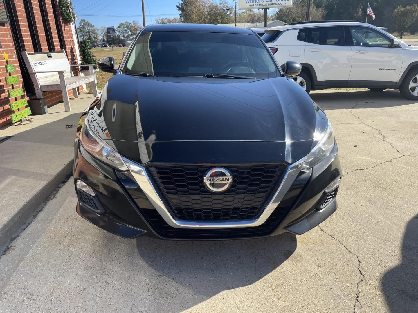 2020 Black /Gray Nissan Altima 2.5 S (1N4BL4BV6LN) with an 2.5L L4 DOHC 16V engine, CVT transmission, located at 204 Hwy. 16 East, Carthage, MS, 39051, (601) 267-7277, 0.000000, 0.000000 - Photo#2