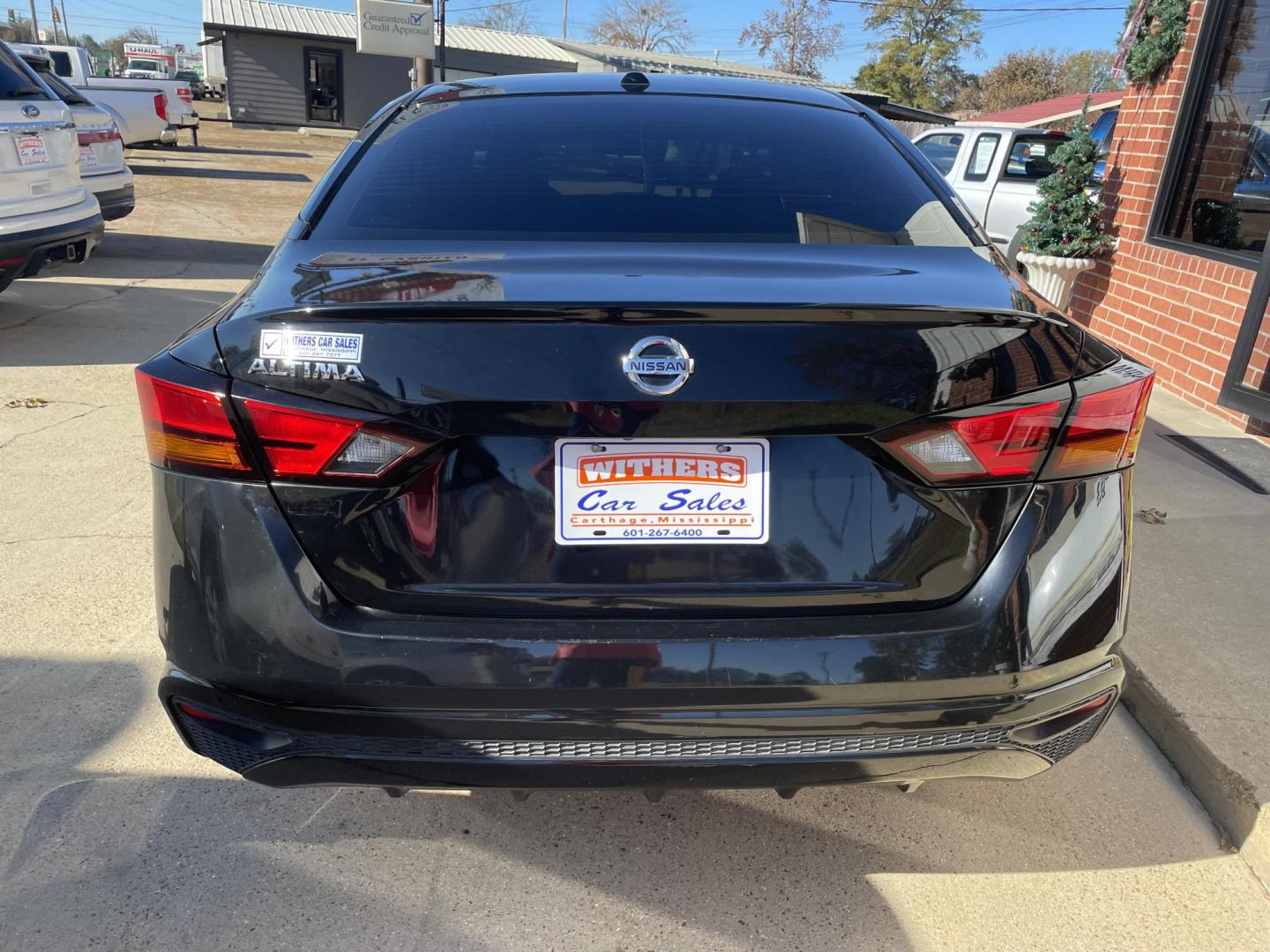 2020 Black /Gray Nissan Altima 2.5 S (1N4BL4BV6LN) with an 2.5L L4 DOHC 16V engine, CVT transmission, located at 204 Hwy. 16 East, Carthage, MS, 39051, (601) 267-7277, 0.000000, 0.000000 - Photo#3