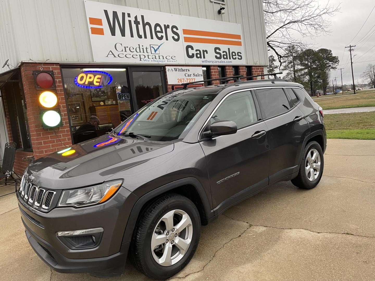 2017 Gray /Gray Jeep Compass Sport FWD (3C4NJCBB5HT) with an 2.4L L4 DOHC 16V engine, AUTO transmission, located at 204 Hwy. 16 East, Carthage, MS, 39051, (601) 267-7277, 0.000000, 0.000000 - Photo#0