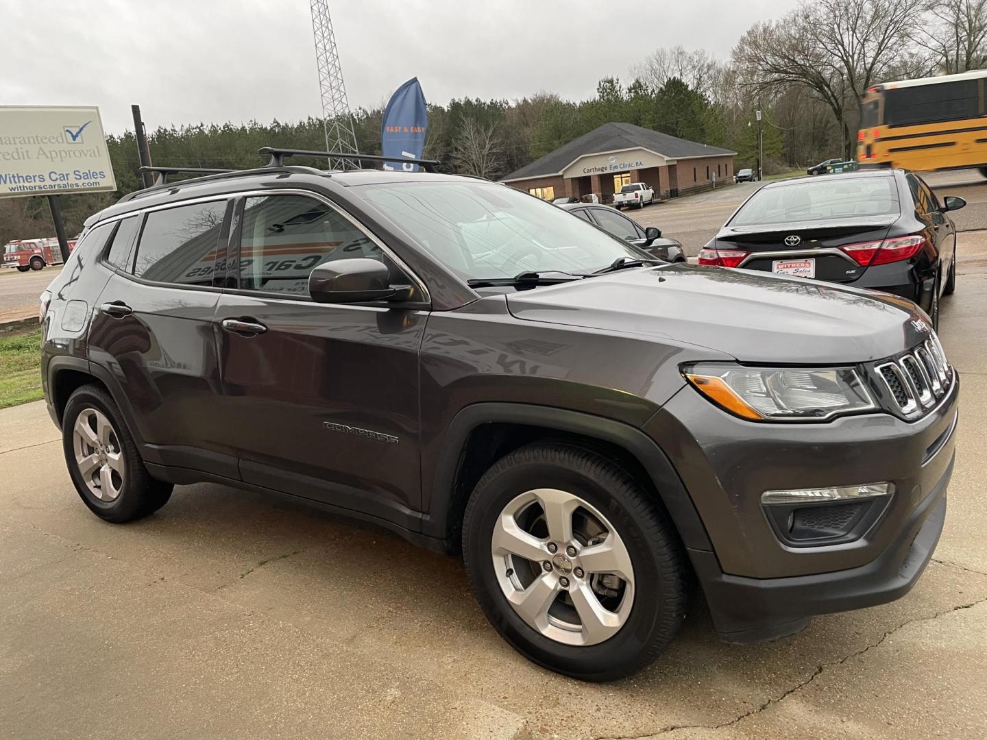 2017 Gray /Gray Jeep Compass Sport FWD (3C4NJCBB5HT) with an 2.4L L4 DOHC 16V engine, AUTO transmission, located at 204 Hwy. 16 East, Carthage, MS, 39051, (601) 267-7277, 0.000000, 0.000000 - Photo#1