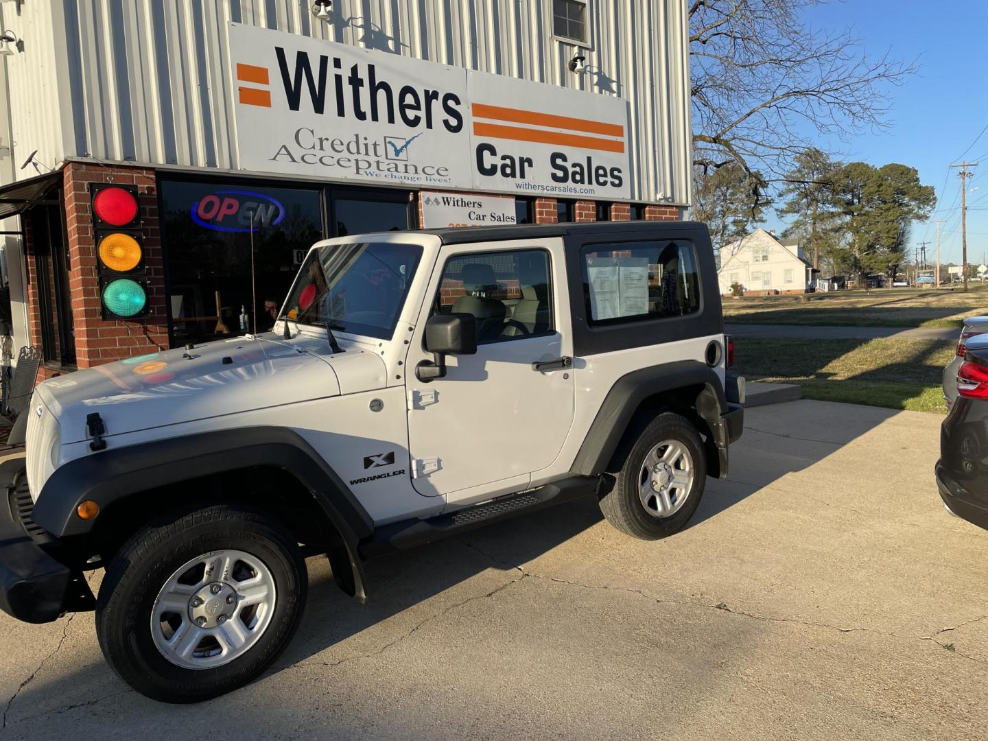 2009 White /Black Jeep Wrangler X (1J4FA24129L) with an 3.8L V6 OHV 12V engine, Auto transmission, located at 204 Hwy. 16 East, Carthage, MS, 39051, (601) 267-7277, 0.000000, 0.000000 - Photo#0