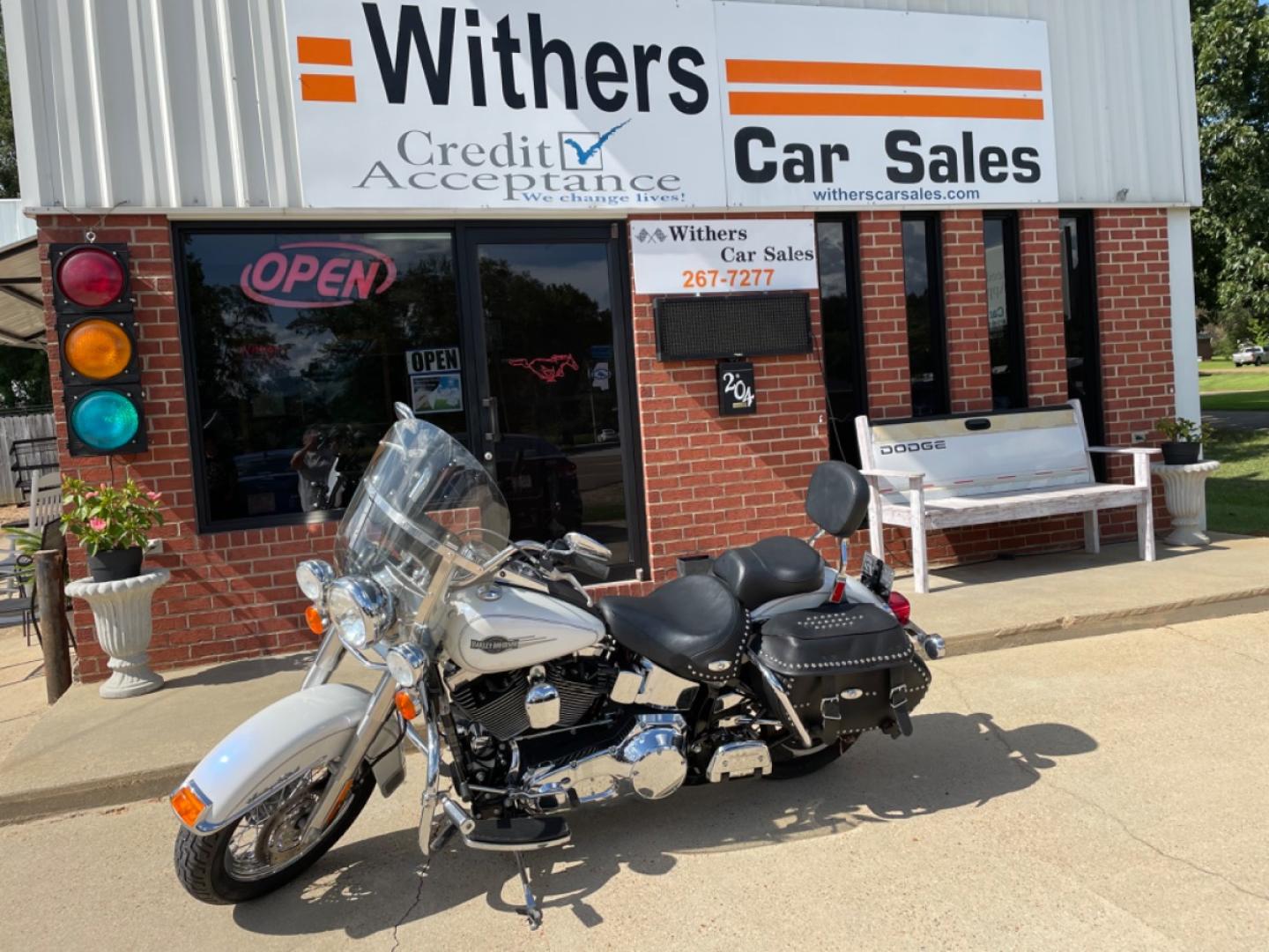 2006 White Harley-Davidson FLSTCI - (1HD1BWB1X6Y) with an 1450CC engine, 5 speed transmission, located at 204 Hwy. 16 East, Carthage, MS, 39051, (601) 267-7277, 0.000000, 0.000000 - CASH SALE ONLY - Photo#0