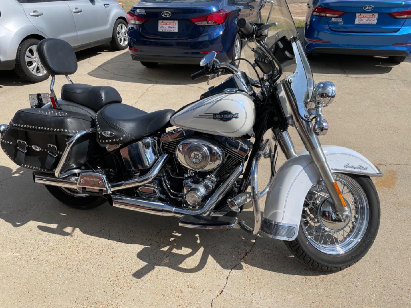 2006 White Harley-Davidson FLSTCI - (1HD1BWB1X6Y) with an 1450CC engine, 5 speed transmission, located at 204 Hwy. 16 East, Carthage, MS, 39051, (601) 267-7277, 0.000000, 0.000000 - CASH SALE ONLY - Photo#2