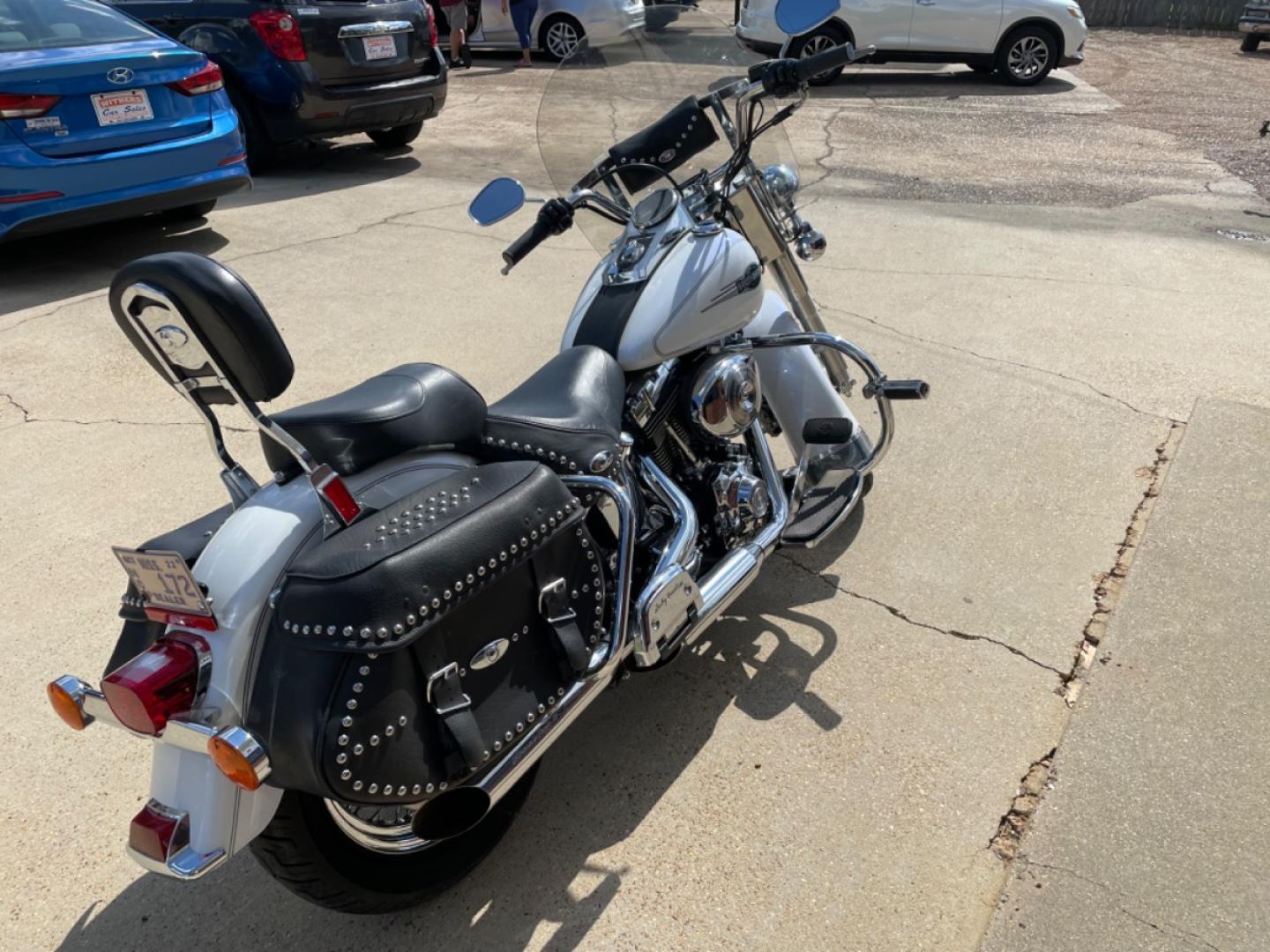 2006 White Harley-Davidson FLSTCI - (1HD1BWB1X6Y) with an 1450CC engine, 5 speed transmission, located at 204 Hwy. 16 East, Carthage, MS, 39051, (601) 267-7277, 0.000000, 0.000000 - CASH SALE ONLY - Photo#5